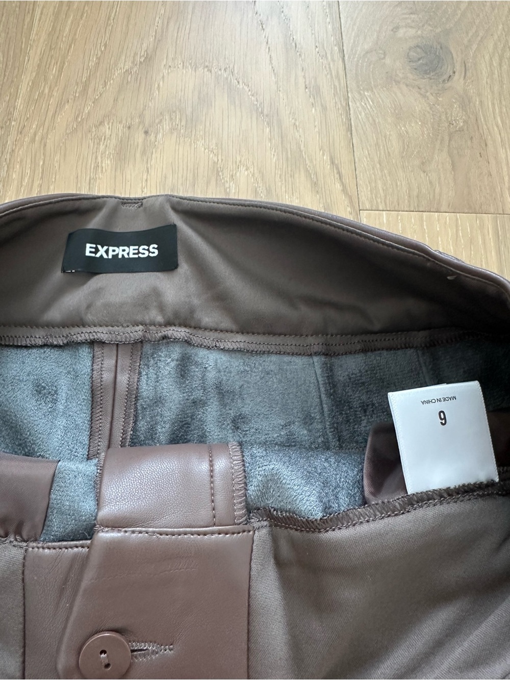Express Brown Editor High Waisted Faux Leather Shorts Size 6 - Picture 8 of 12